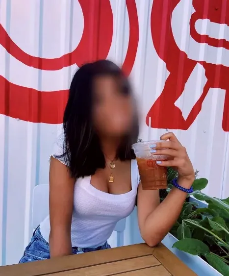 Andrea, 19