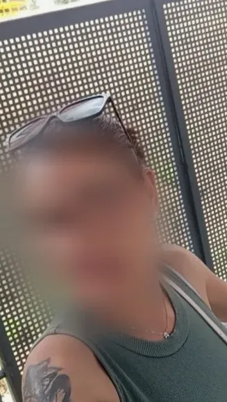 Andrea, 38