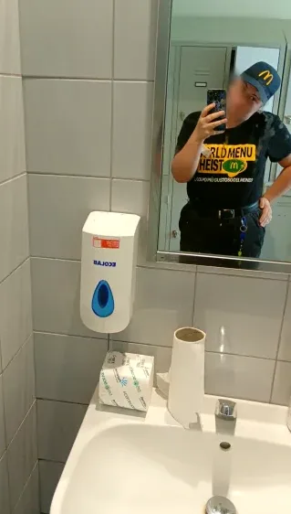Anja, 24