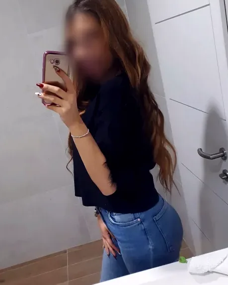 Anna, 28