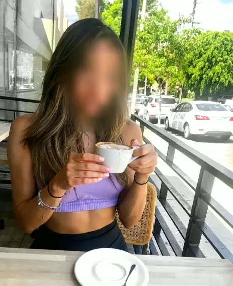 Carla, 32