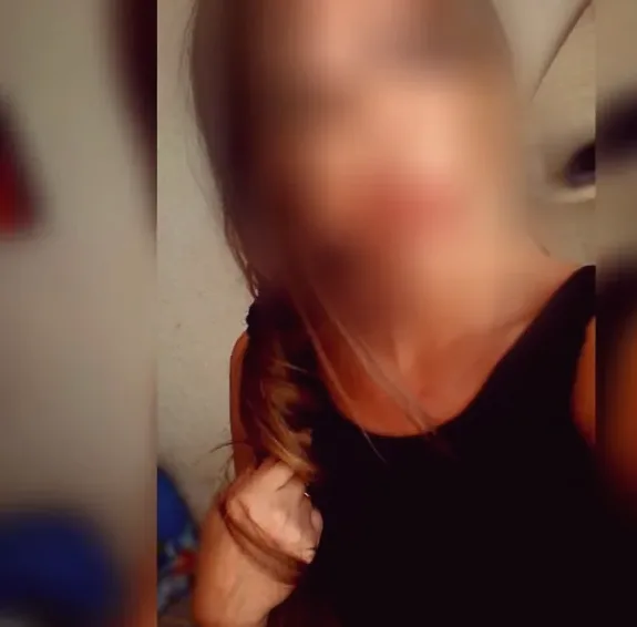 Leonie, 32