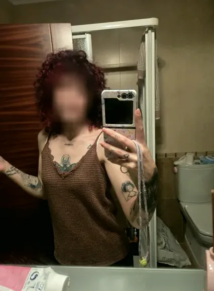 Lilly, 36
