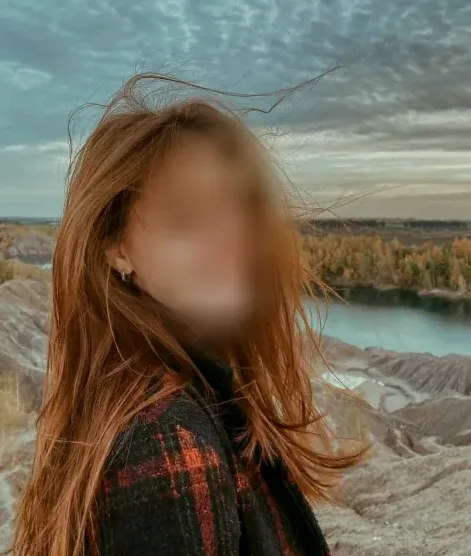 Zeynep, 23